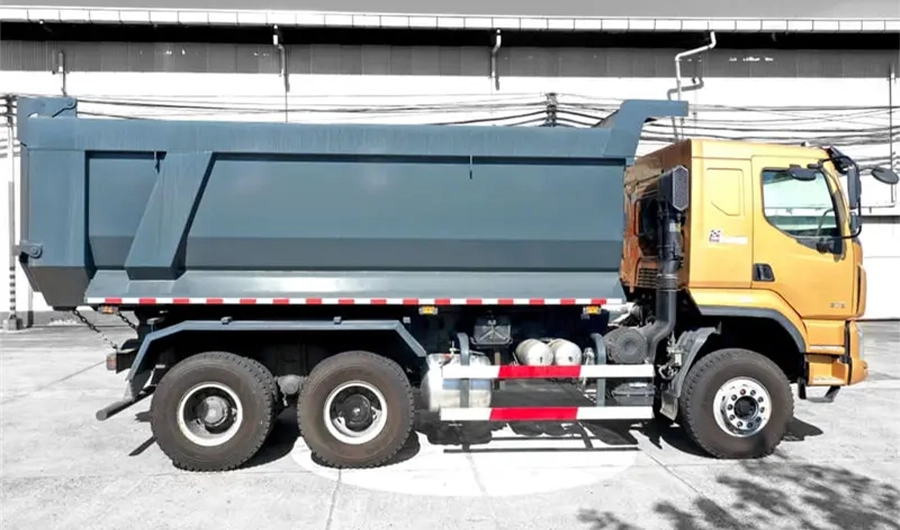 Chenglong heavy-duty 6x4 tipper dump truck with large rear body for construction and bulk material transport