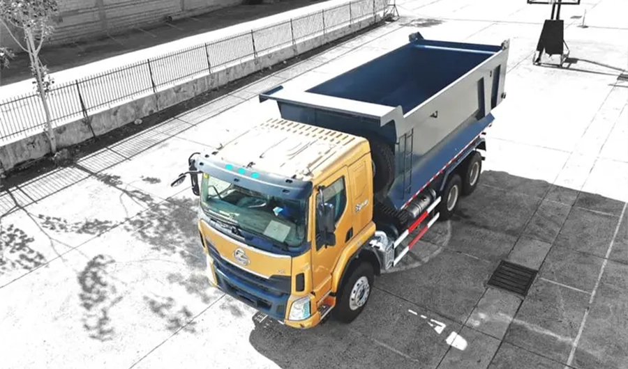 Chenglong heavy-duty 6x4 tipper dump truck with open cargo body for construction and bulk material transport