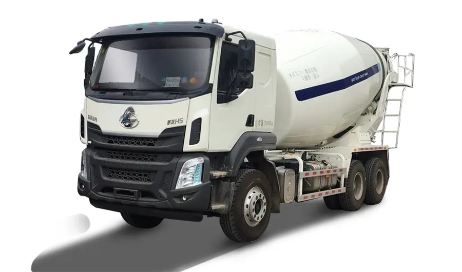 Chenglong H5 heavy-duty concrete mixer truck with rotating mixing drum for construction and concrete transport