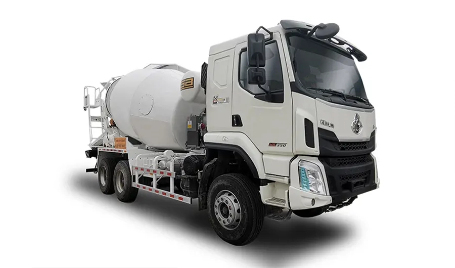 Chenglong heavy-duty concrete mixer truck with rotating mixing drum for construction and concrete transport