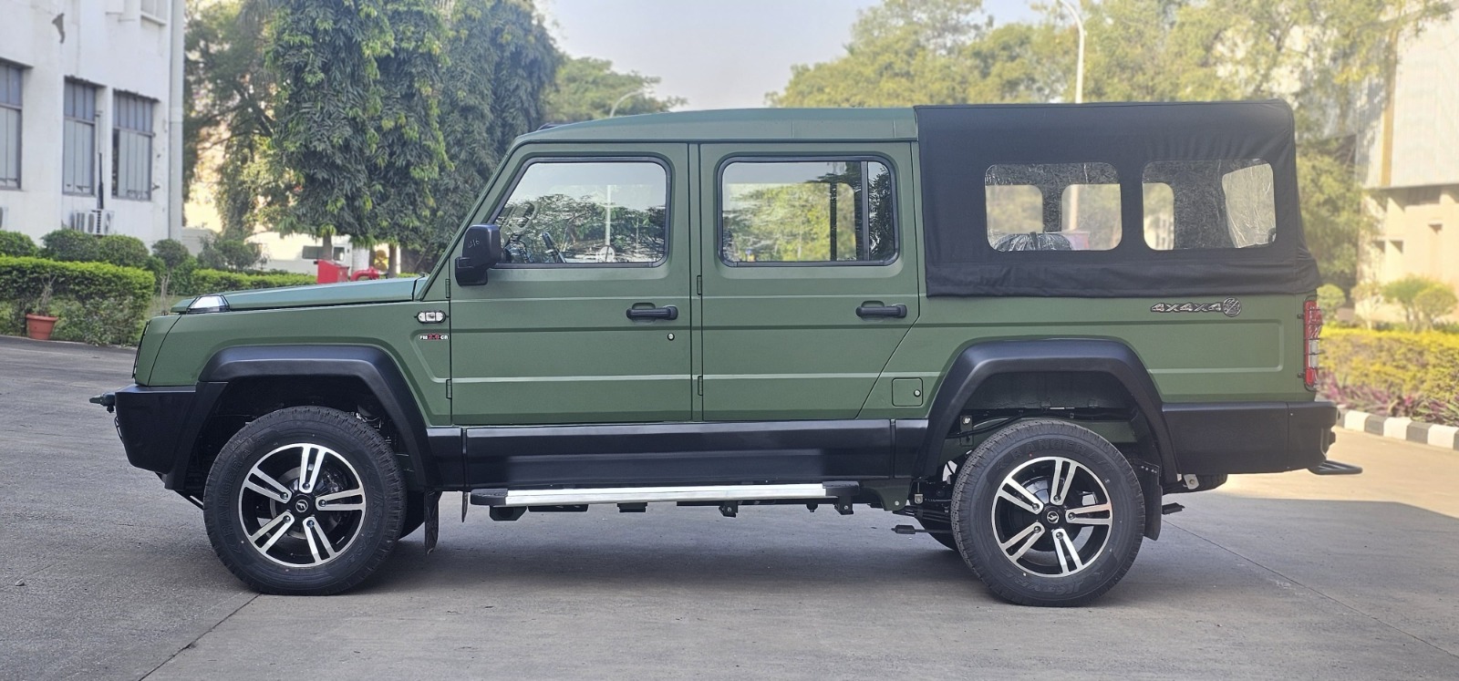 Double-cab Pick-up Green