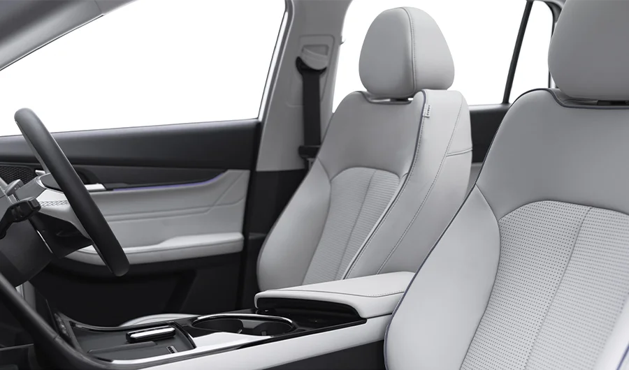 FIRST-CLASS COMFORT. REFINED SPACE.