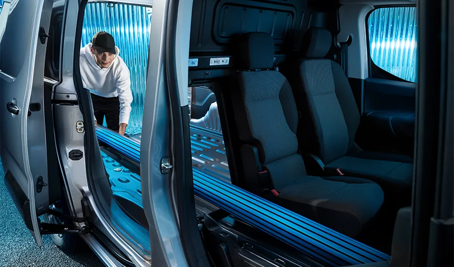 HIGH MODULARITY OF CAB AND CARGO SPACE