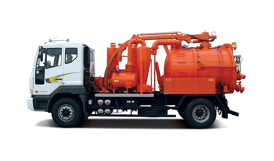 White Daewoo Novus industrial truck fitted with an orange vacuum suction tank body