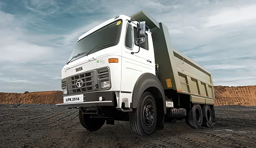 Tata LPK 2516 construction dump truck front three-quarter view