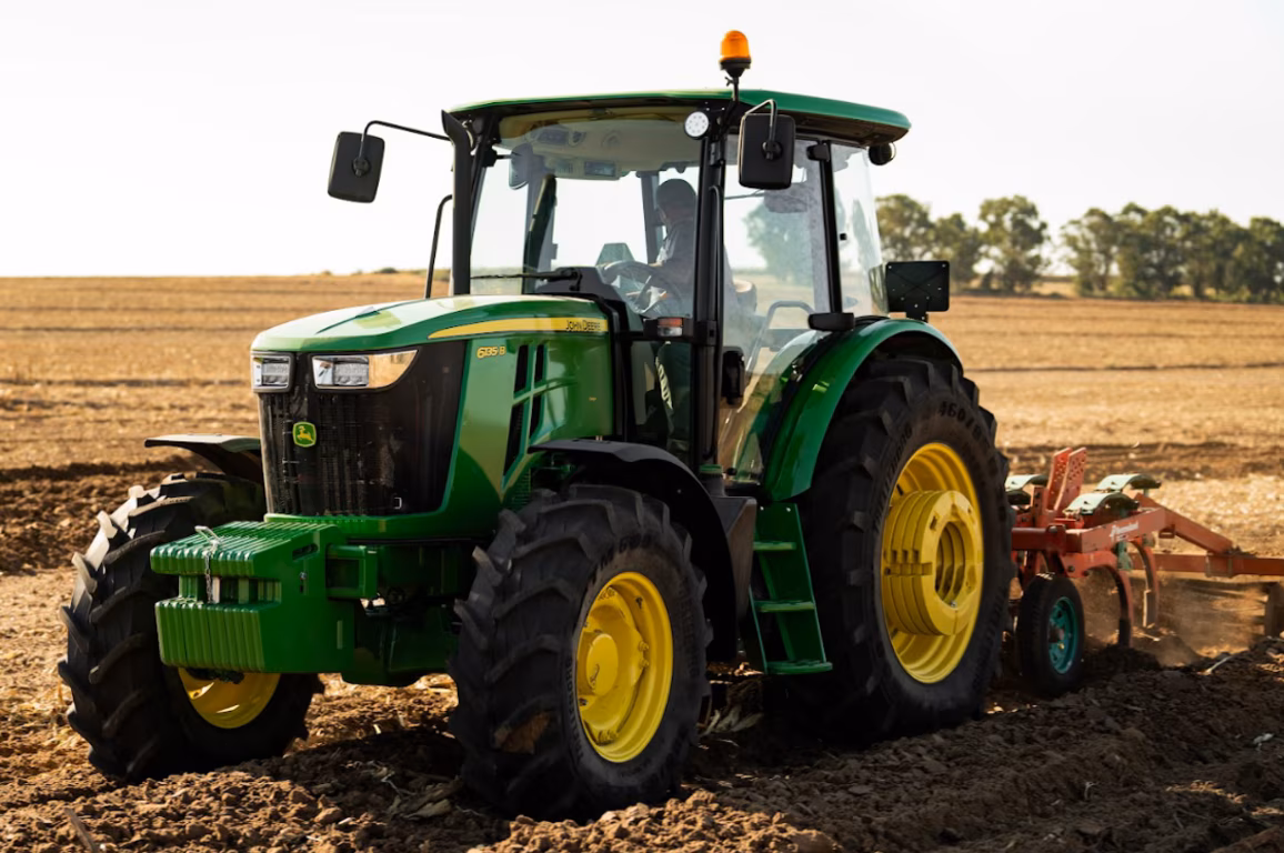 6135B Utility Tractor